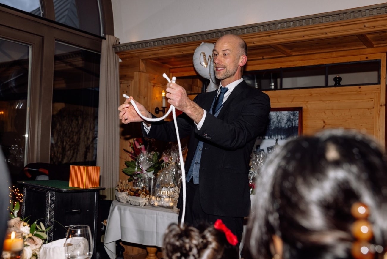 Zauberer Andreas Maier bei einer Geburtstagsfeier